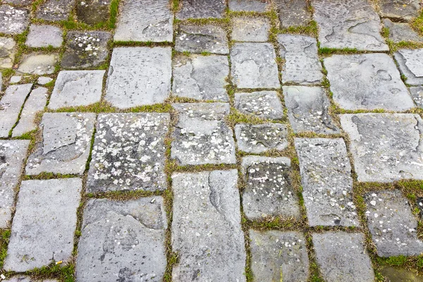 彫刻された石のブロックで作られた典型的な古いトスカーナ舗装 — ストック写真