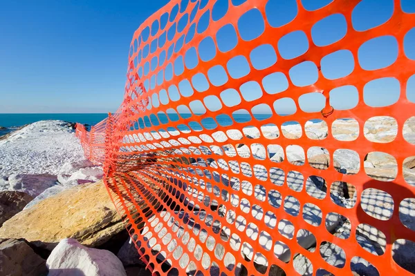 Red Plástica Naranja Seguridad Perforada Para Delimitar Áreas Construcción Junto —  Fotos de Stock