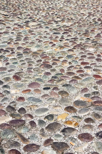 卵石地板与深色抛光石的细节 — 图库照片