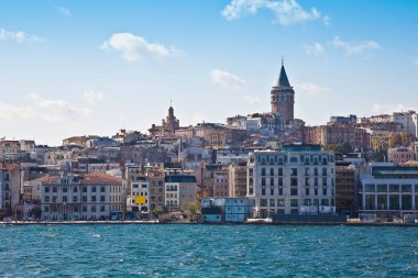 İstanbul Boğazı 'ndan 14. yüzyıla ait ünlü Galata Kulesi' nin manzarası