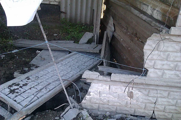 Ukrayna 'da savaş. Sivillerin evleri yıkıldı.