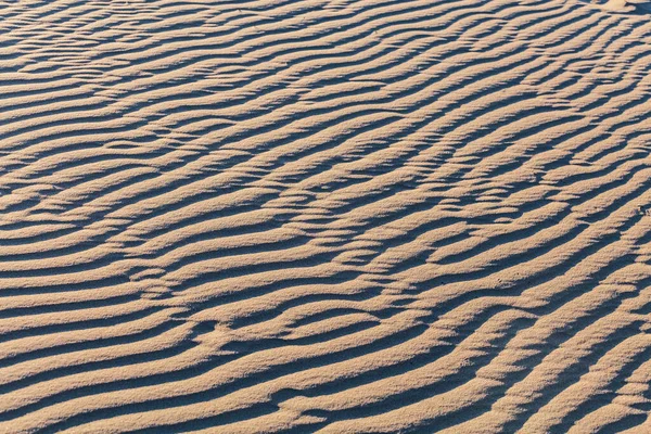Homokhullámok Közelsége Sivatagban Vagy Parton Napsütéses Napokon Homokos Sivatagi Textúra — Stock Fotó