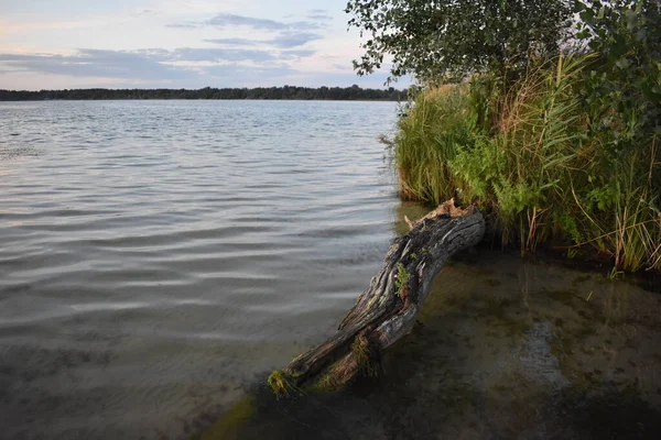 Gölün üzerinde gün batımı