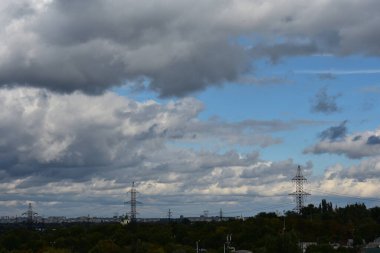 Kışın nehir manzarası