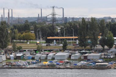Ukrayna 'daki Dnipro nehrindeki tekne istasyonu.