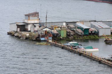 Ukrayna 'daki Dnipro nehrindeki tekne istasyonu.