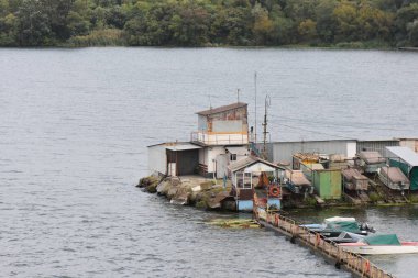 Ukrayna 'daki Dnipro nehrindeki tekne istasyonu.
