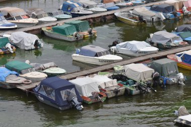 Ukrayna 'daki Dnipro nehrindeki tekne istasyonu.