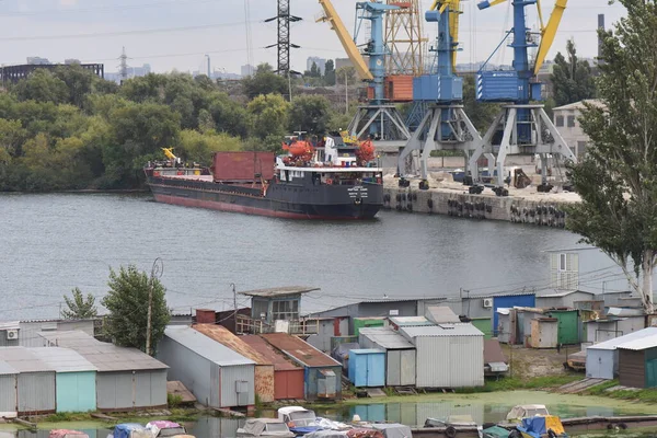 Ukrayna 'daki Dnipro nehrindeki tekne istasyonu.