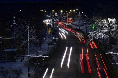 Karayolunda gece trafiği