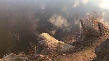 Akşamları Donmuş Göl