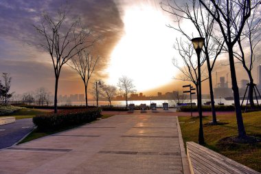 Parkta gün batımı