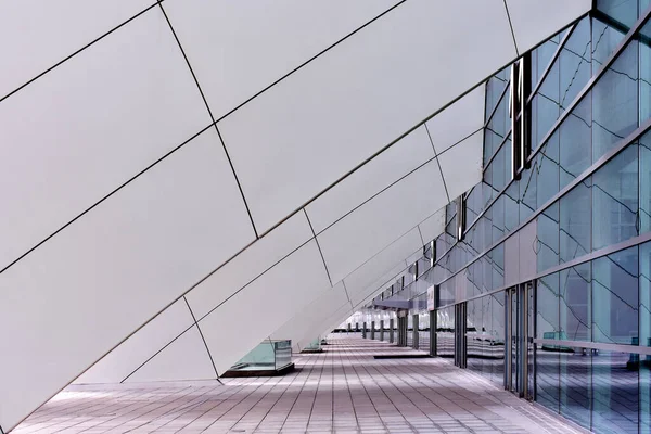 Modern Kontorsbyggnad Med Fönster — Stockfoto
