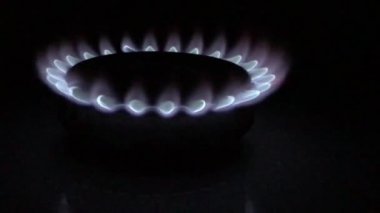 Geceleri gaz ocağı alevleri
