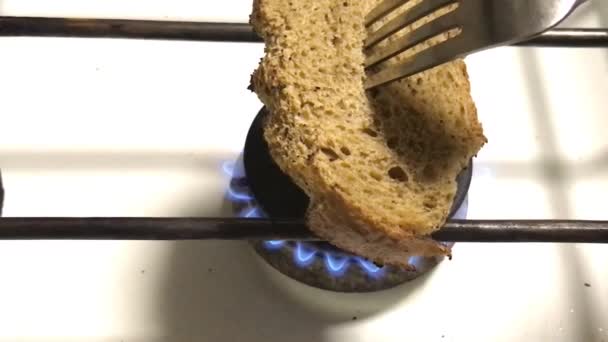 Roasting Black Bread Gas Burner — ストック動画