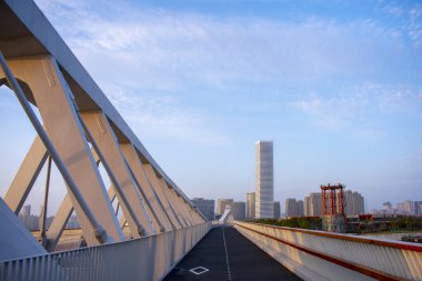 Şangay 'daki Huangpu nehri üzerindeki köprü.