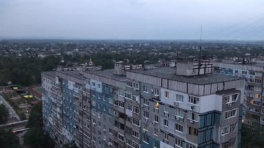 Yazın akşamları şehir manzarası