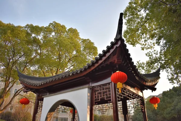 Lanternes Rouges Sur Alcôve Dans Parc Public Shanghai Chine — Photo