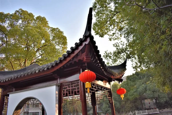 Lanternes Rouges Sur Alcôve Dans Parc Public Shanghai Chine — Photo