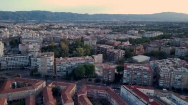 İspanya 'nın Murcia şehrinin havadan görünüşü. Tüm şehri, katedrali, dağları, ana caddeleri, parkları ve hastaneleri ve Vega Baja del Segura 'yı ve Murcia bahçesinin büyük bir kısmını görebilirsiniz.