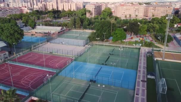 Vista Ministeriale Complesso Sportivo Fotocamera Copre Campi Tennis Scherzo Calcio — Video Stock