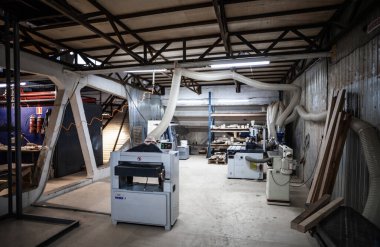 Ahşap çam kereste üretim işleme ve mobilya üretimi, ağaç işleme Atılgan, kapı endüstriyel fabrika için yığılmış