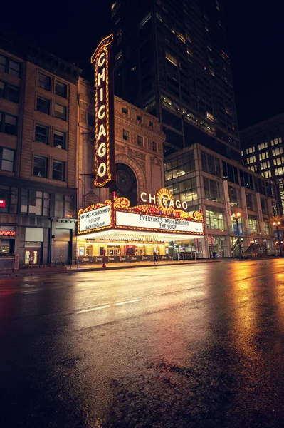 Chicago, Illinois - ABD - 22 Ekim 2020 - Şikago Tiyatrosu gece posteri