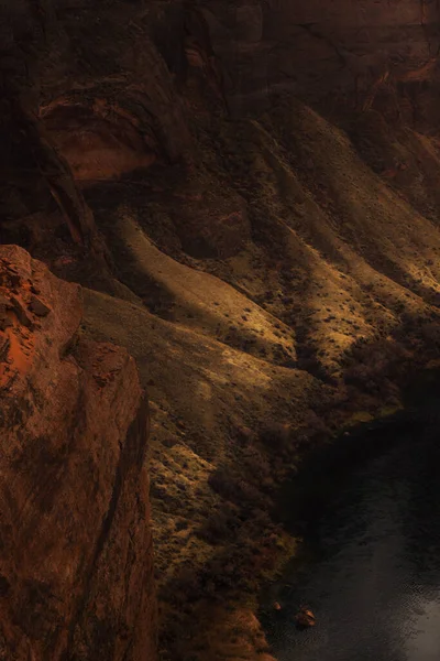 亚利桑那州的马蹄弯 色彩斑斓的大峡谷的红色风景 科罗拉多河在美国东海岸的侵蚀 旅行和休假概念 — 图库照片