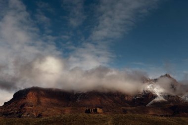 Arizona 'daki Mermer Kanyon. Colorado 'nun Büyük Kanyonu' nun kırmızımsı manzarası. ABD 'nin doğu kıyısındaki Colorado Nehri' nin erozyonu. Seyahat ve tatil kavramı
