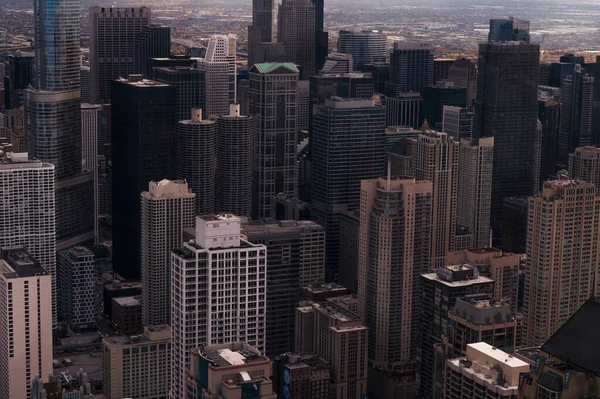 Chicago, Illinois - ABD - 22 Ekim 2020 - Chicago binaları alacakaranlıkta. Chicago Şehri