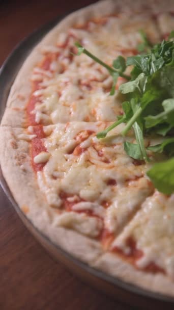 Pizza Mozzarella Wideo Pionowe Włoskie Jedzenie Włoskie Jedzenie Pionowe Wideo — Wideo stockowe