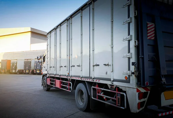Estacionamiento Camiones Carga Almacén Contenedor Carga Envío Industria Transporte Carga — Foto de Stock