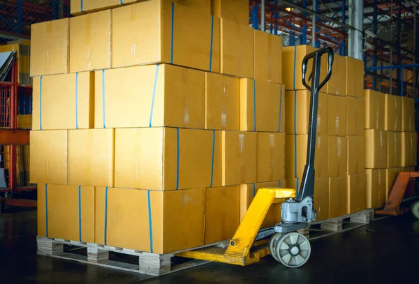 Caixas Embalagem Paletes Racks Com Mão Pallet Truck Armazém Armazenamento — Fotografia de Stock