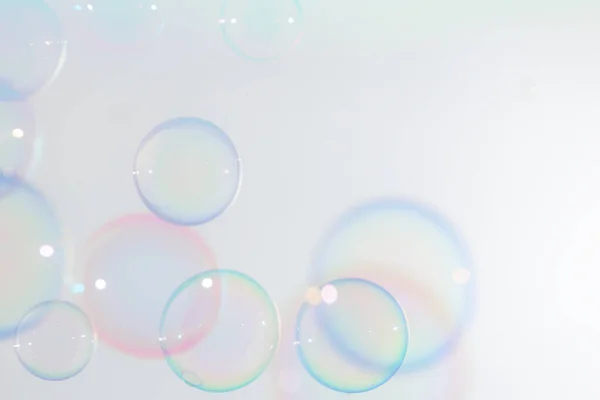 Vackra Genomskinliga Färgglada Tvål Bubblor Vit Bakgrund — Stockfoto