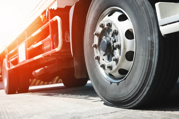 Pneumatiky Pro Velká Nákladní Kola Industry Road Freight Truck Transport — Stock fotografie