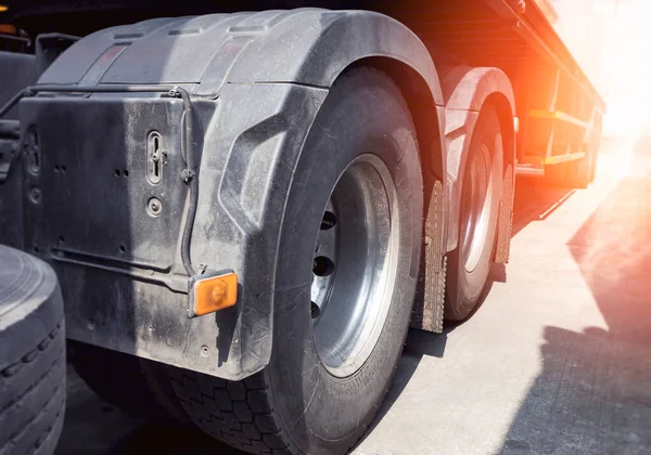 Big Rig Semi Truck Wheels Gires Lorry Tyres Rubber Nákladní — Stock fotografie