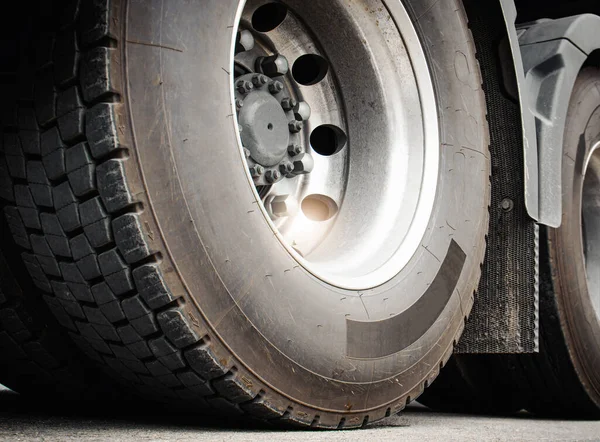 Big Rig Semi Truck Wheels Tires Лоррі Тайрес Руббер Вантажівка — стокове фото
