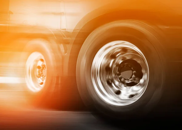 Snelheid Motion Van Semi Truck Spinning Wielen Vrachtwagen Rijdt Weg — Stockfoto