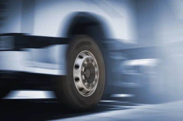 Snelheid Motion Van Semi Truck Spinning Wielen Vrachtwagen Rijdt Weg — Stockfoto