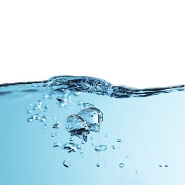 Beyaz Arkaplanda Dalgalanan ve Kabarcıklar Yüzen Su Yüzeyi. Su Dalgası