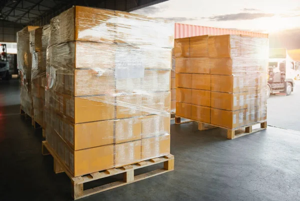 Verpakkingsdozen Verpakt Plastic Pallets Laden Met Verzendkosten Cargo Container Vrachtwagens — Stockfoto