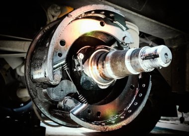 Değişmek İçin Kırık Pedli Kamyon Dingili. Yarı Kamyon Tamiri İçin Otomatik Parça