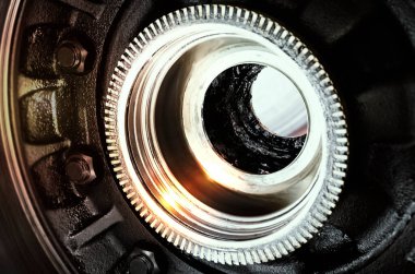 Bearing 'li Kamyon Tekerleği İnbot Alanı. Değişiklik İçin Kamyon Tekerleği Bakımı