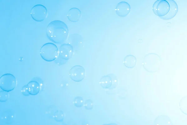 要旨美しい透明ブルーソープ泡の背景 石鹸スッド泡水 — ストック写真