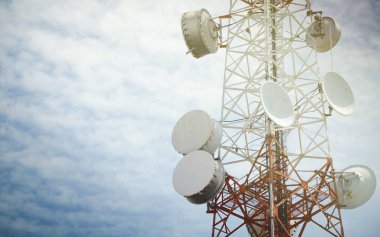 Telekomünikasyon kulesi. Uydu Tabağı Telekom Ağı