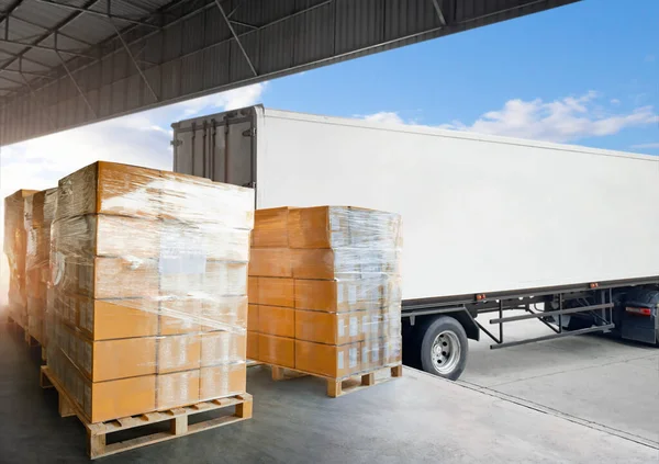 Caixas Embalagem Plástico Embrulhado Empilhado Paletes Carregando Recipiente Carga Caminhões — Fotografia de Stock