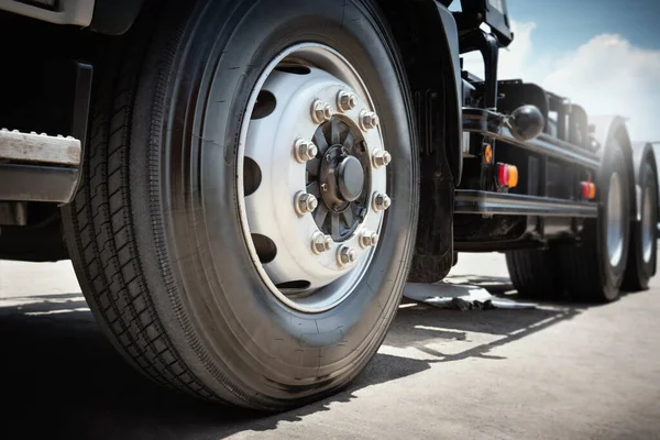Voorste Semi Truck Wielen Banden Rubber Vechicle Banden Vrachtwagens Vrachtvervoer — Stockfoto