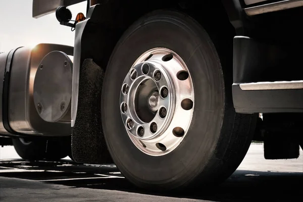 Voorste Semi Truck Wielen Banden Chroom Wielen Rubber Vechicle Banden — Stockfoto