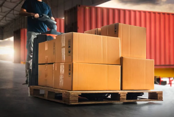 Workers Driving Forklift Pallet Jack Unloading Packaging Boxes Cardboard Boxes — ストック写真