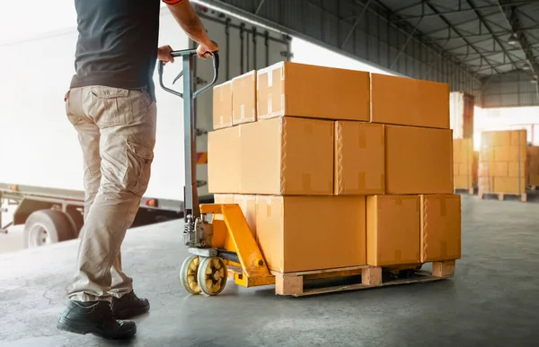 Workers Unloading Packaging Boxes Pallet Warehouse Loading Cartons Cardboard Boxes — Stock fotografie